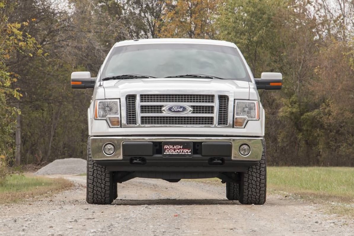 Rough Country 2 Inch leveling Kit | Ford F-150 2WD/4WD (2009-2013)