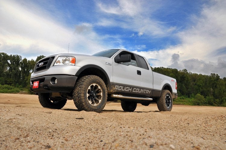 Rough Country 2.5 Inch Lift Kit | Lifted Struts | Ford F-150 4WD (2004-2008)