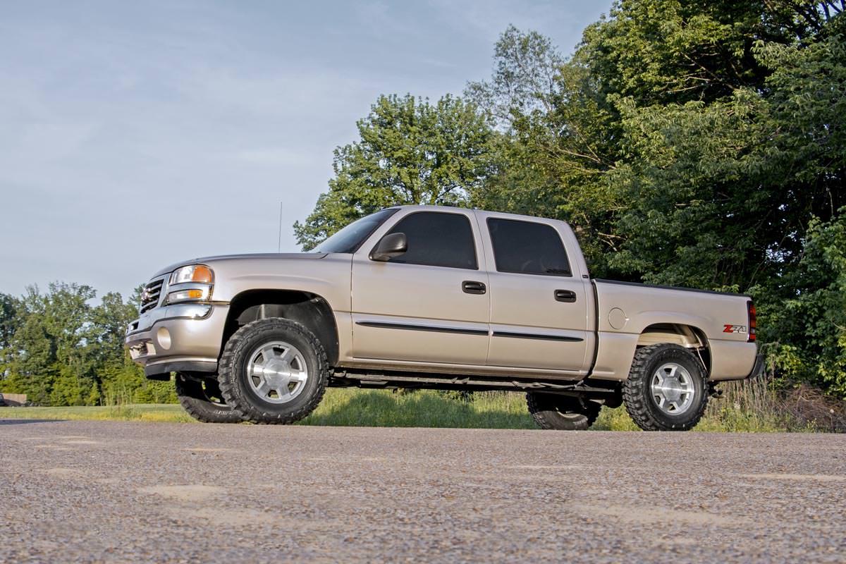 Rough Country 1.5-2 Inch Leveling Kit | Chevy/GMC Sierra 1500/Silverado 1500/Tahoe/Yukon (99-06 & Classic)