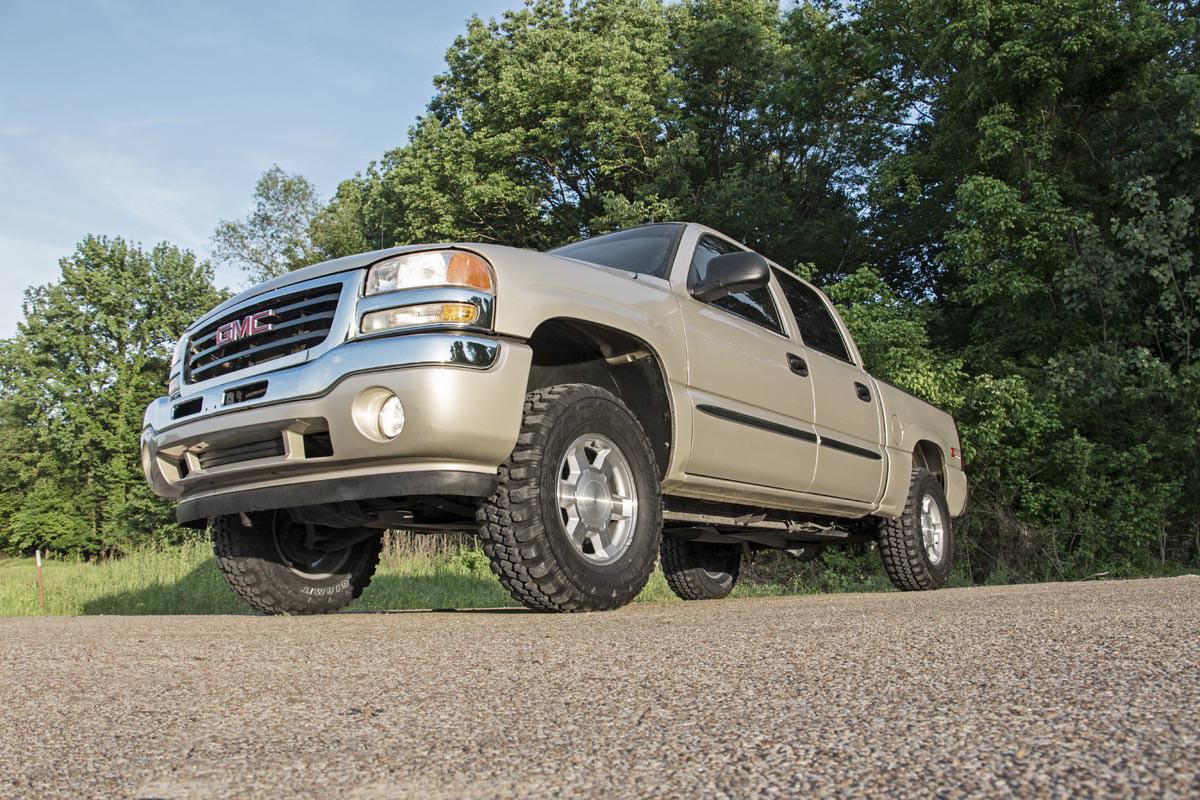 Rough Country 1.5-2 Inch Leveling Kit | Chevy/GMC Sierra 1500/Silverado 1500/Tahoe/Yukon (99-06 & Classic)