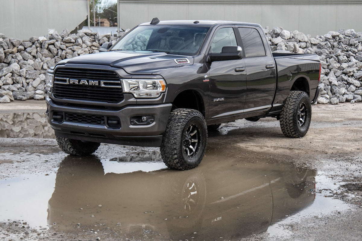 Rough Country 2.5 Inch Leveling Kit | Ram 2500 (14-26)/3500 (13-26) 4WD