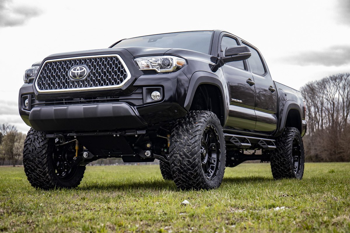 Rough Country 6 Inch Lift Kit | Toyota Tacoma 2WD/4WD (2016-2023)