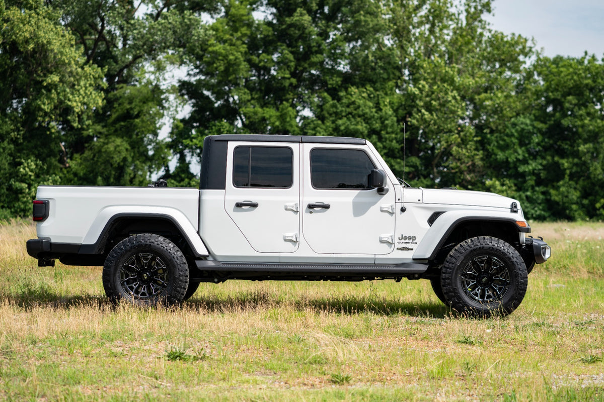 Rough Country 2.5 Inch Leveling Kit | Jeep Gladiator JT 4WD (2024-2026)