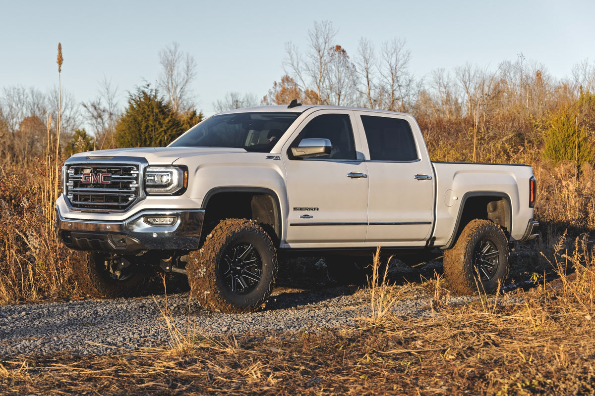 Rough Country 7 Inch Stamped Steel LCA Lift Kit | Forged UCA | Bracket | Chevy/GMC 1500 (16-18)