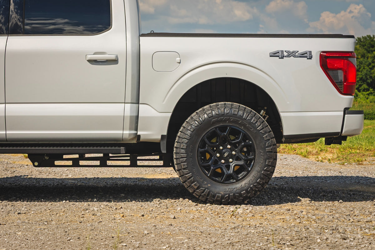 Rough Country Traction Bar Kit | 3-6 Inch Lift | Ford F-150 4WD (2021-2026)