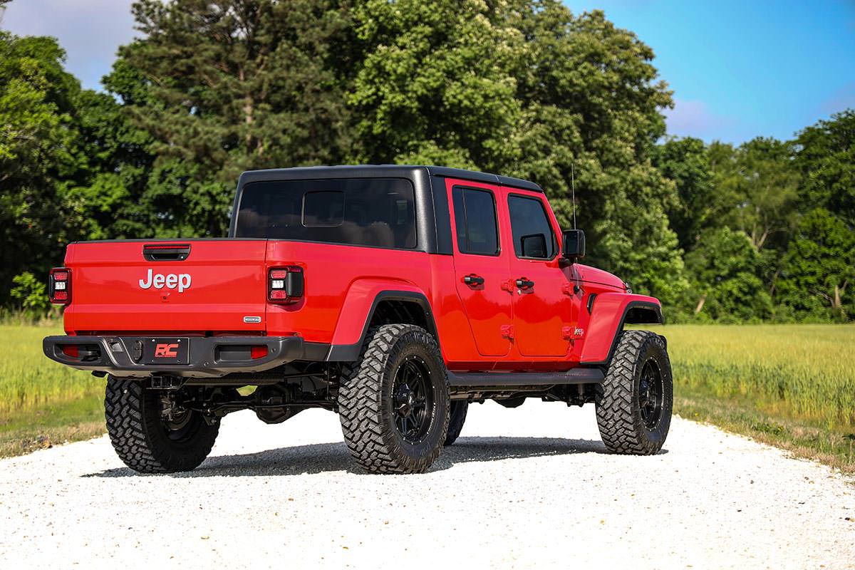Rough Country 3.5 Inch Lift Kit | Jeep Gladiator JT 4WD (2020-2023)