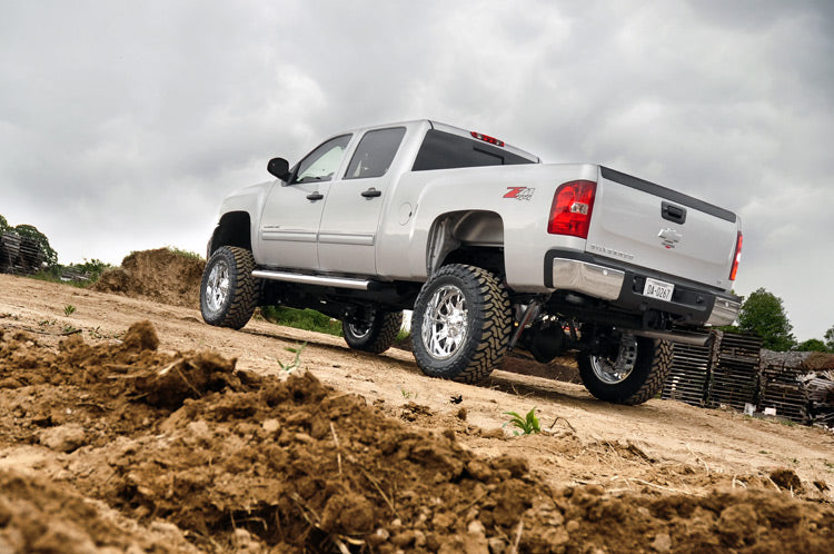 Rough Country 7.5 Inch Lift Kit | Chevy/GMC 2500HD/3500HD (11-19)
