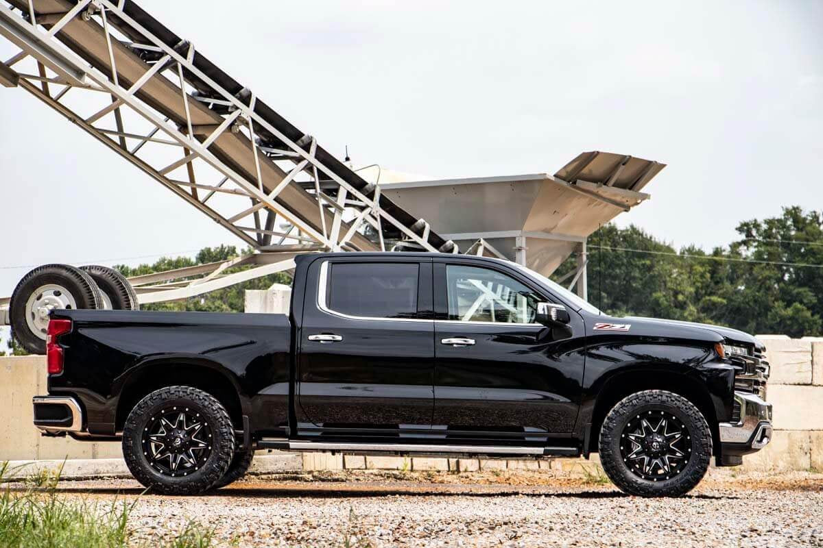 Rough Country 2 Inch Leveling Kit | Chevy/GMC Sierra 1500 (19-26)/Silverado 1500 (19-26)