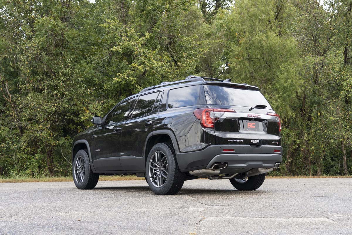 Rough Country 1.5 Inch Lift Kit | N3 Front Struts | GMC Acadia 2WD/4WD (2017-2023)