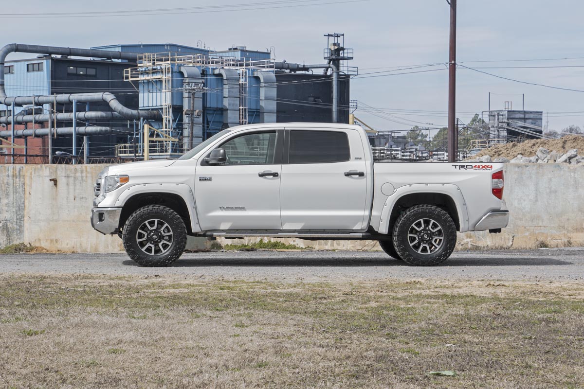 Rough Country 2.5-3 Inch Leveling Kit | Toyota Tundra 2WD/4WD (2007-2021)