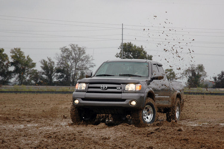 Rough Country 2.5 Inch Lift Kit | Lifted Struts | Toyota Tundra 4WD (2000-2006)
