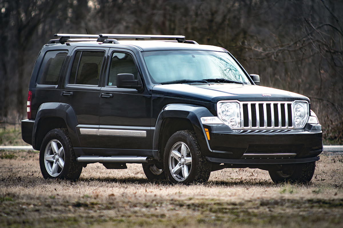 Rough Country 2.5 Inch Lift Kit | N3 Front Struts | Jeep Liberty KK 4WD (2008-2012)