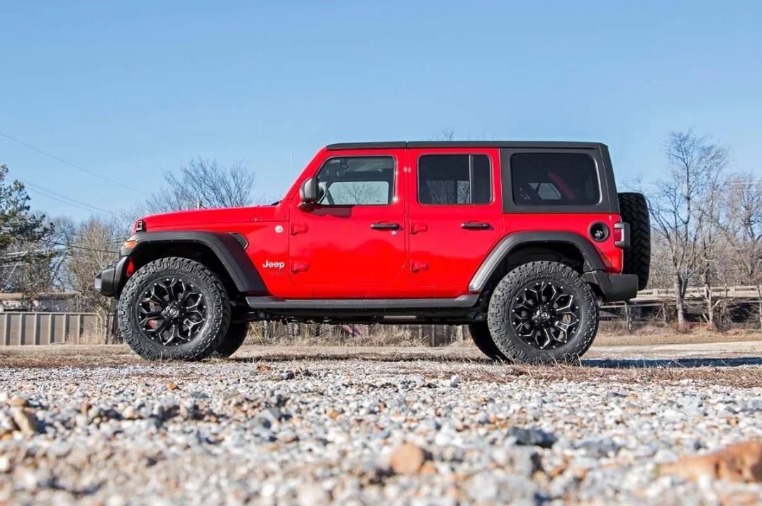 Rough Country 2.5 Inch Lift Kit | 4-Door | Jeep Wrangler Unlimited JL 4WD (18-23)