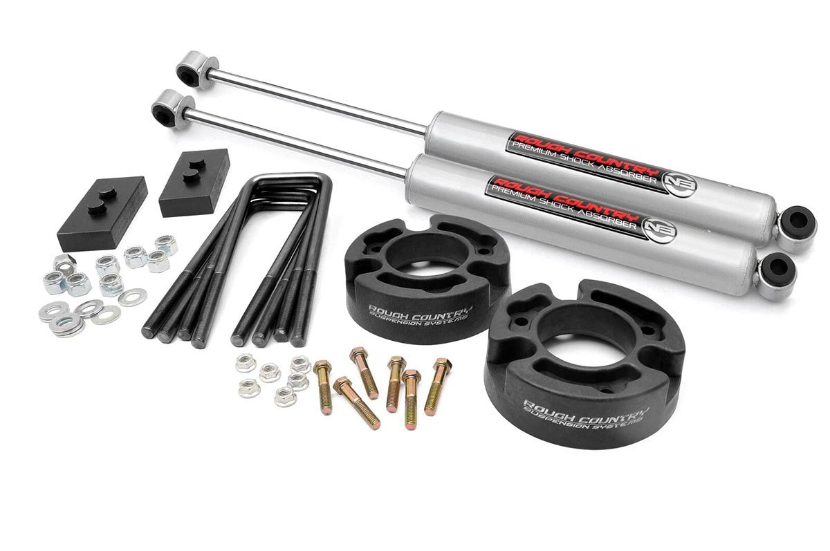 Rough Country 2.5 Inch Lift Kit | Ford F-150 2WD/4WD (2004-2008)