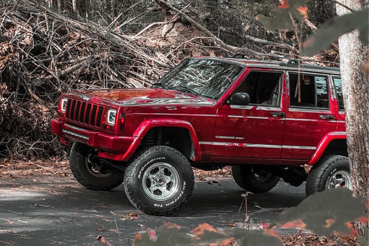 Rough Country 4.5 Inch Lift Kit | RR springs | Jeep Cherokee XJ 2WD/4WD (1984-2001)