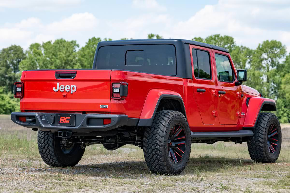 Rough Country 2.5 Inch Leveling Kit | Jeep Gladiator JT 4WD (20-23)