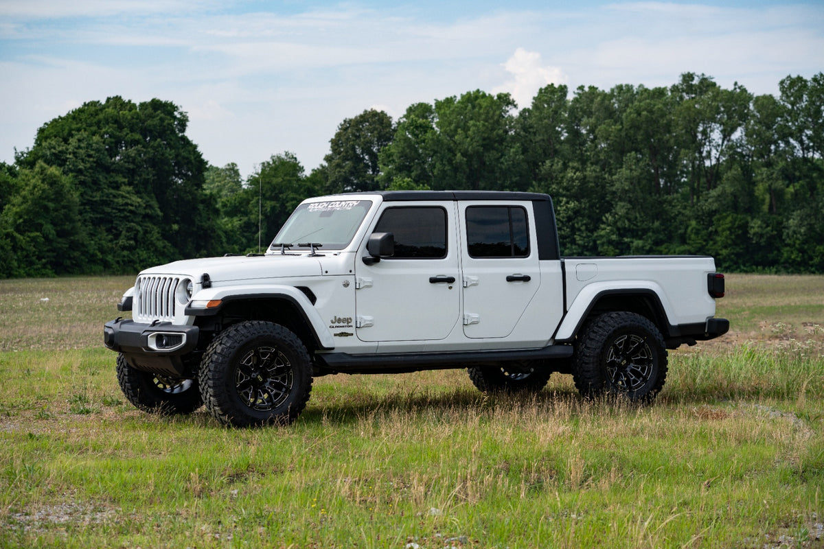 Rough Country 2.5 Inch Leveling Kit | Jeep Gladiator JT 4WD (2024-2026)