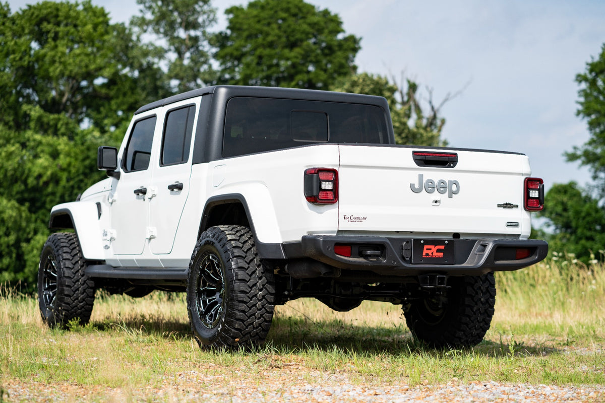 Rough Country 2.5 Inch Leveling Kit | Jeep Gladiator JT 4WD (2024-2026)
