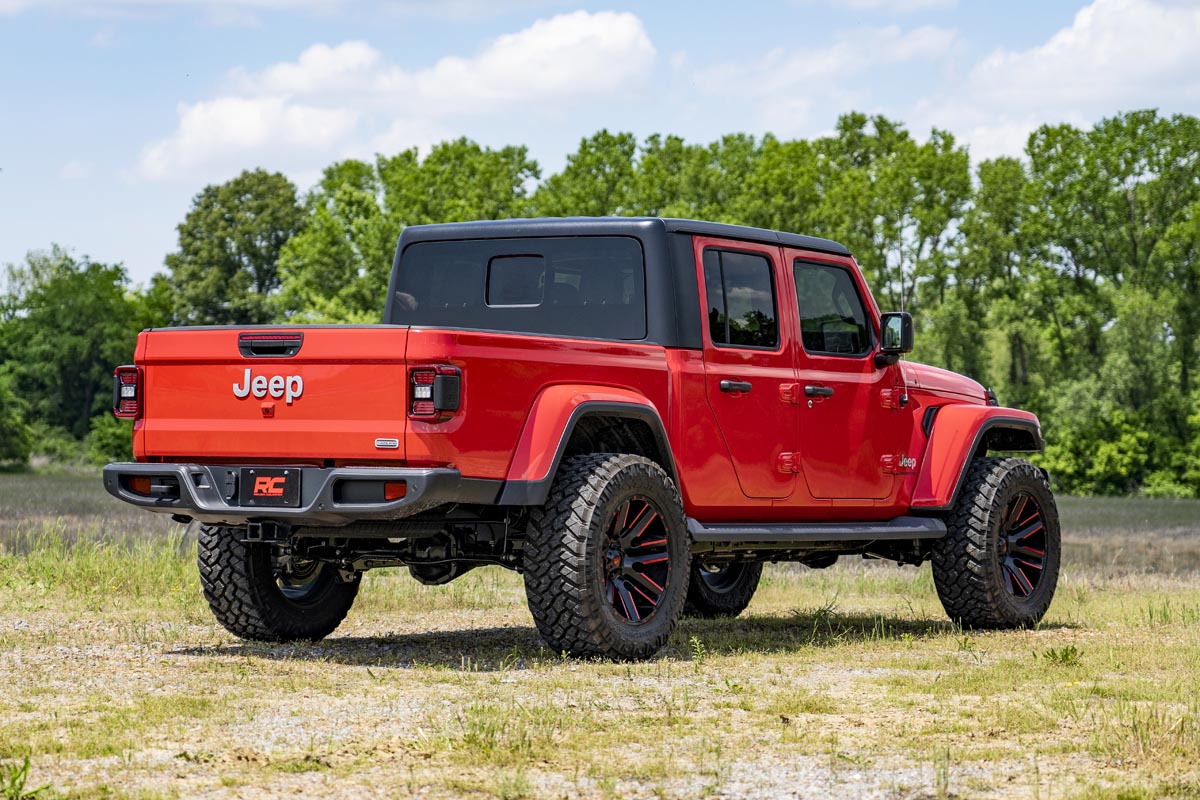 Rough Country 2.5 Inch Leveling Kit | Jeep Gladiator JT 4WD (2020-2023)