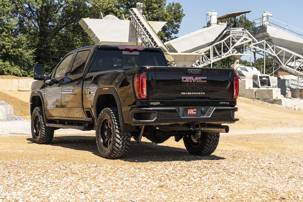 Rough Country 3 Inch Lift Kit | Chevy/GMC 2500HD/3500HD 2WD/4WD (20-26)