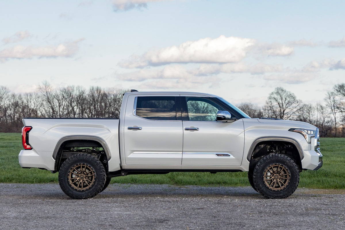 Rough Country 6 Inch Lift Kit | OE Air Ride | Toyota Tundra 4WD (2022-2026)