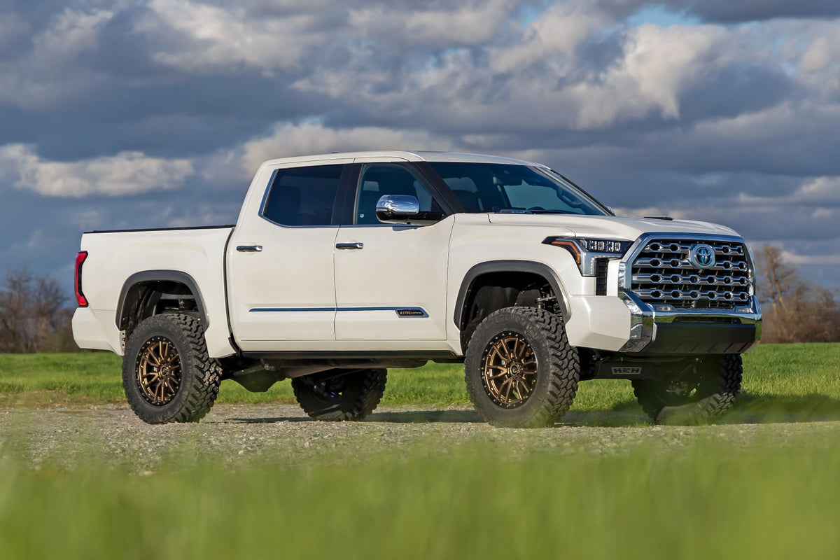 Rough Country 6 Inch Lift Kit | OE Air Ride | Toyota Tundra 4WD (2022-2026)