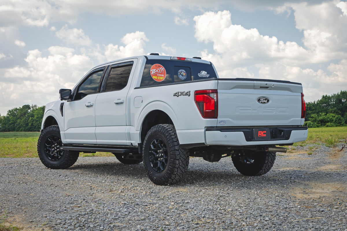 Rough Country Traction Bar Kit | 3-6 Inch Lift | Ford F-150 4WD (2021-2026)