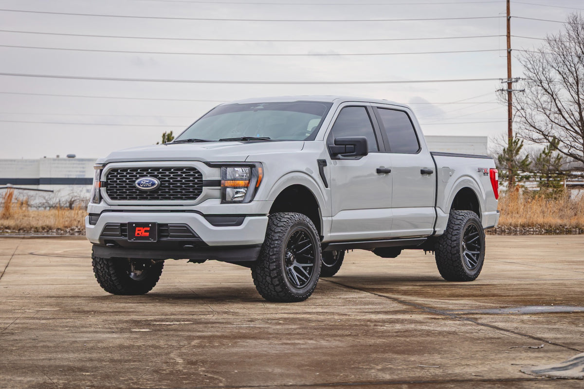 Rough Country 4 inch Lift Kit | Forged UCA | M1/M1 | No Cut | Ford F-150 4WD (2021-2026)