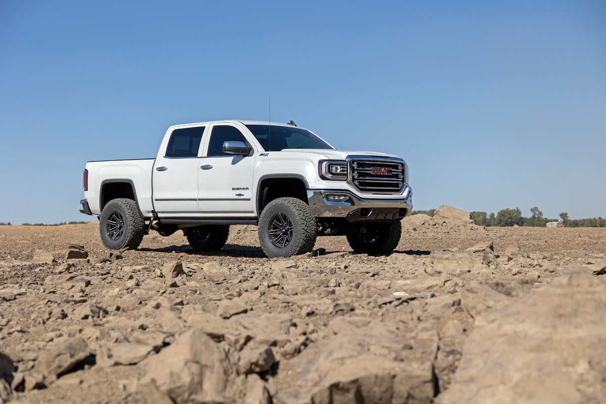 Rough Country 7 Inch Stamped Steel LCA Lift Kit | Forged UCA | Bracket | Chevy/GMC 1500 (16-18)