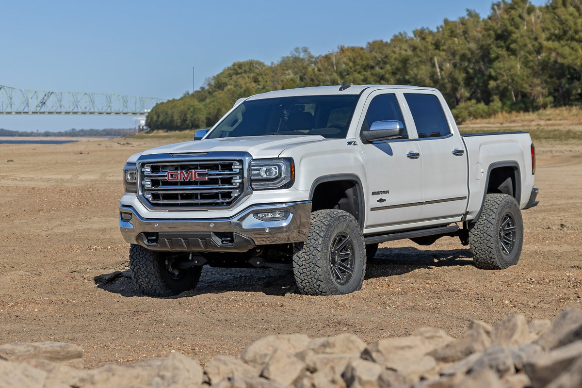 Rough Country 7 Inch Stamped Steel LCA Lift Kit | Forged UCA | Bracket | Chevy/GMC 1500 (16-18)