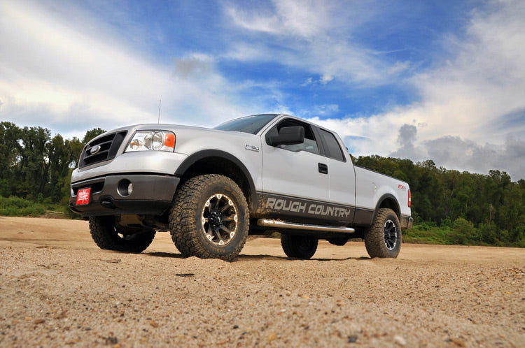 Rough Country 2.5 Inch Leveling Kit | Ford F-150 2WD/4WD (2004-2008)