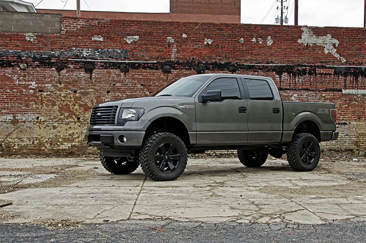 Rough Country 6 Inch Lift Kit | Ford F-150 4WD (2011-2013)