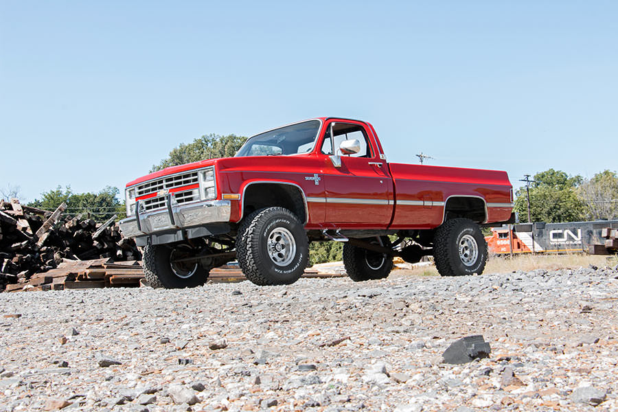 Rough Country 4 Inch Lift Kit | 52 Inch Rear Springs | Chevy/GMC C10/K10 Truck & SUV/K5 Blazer (73-76)