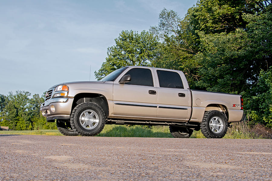 Rough Country 1.5-2 Inch Lift Kit | Chevy/GMC 1500 4WD (99-06 & Classic)