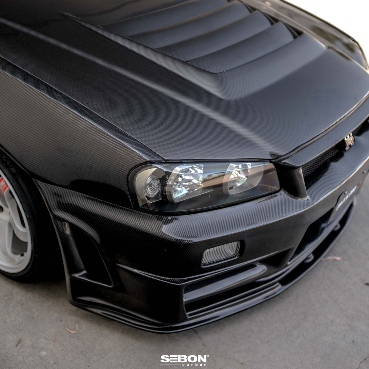 Seibon DS-Style Carbon Fiber Hood for 1999-2001 Nissan Skyline R34 GT-R