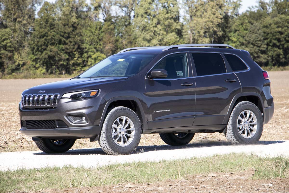 Rough Country 2 Inch Leveling Lift Kit | Jeep Cherokee KL 2WD/4WD (2014-2023)