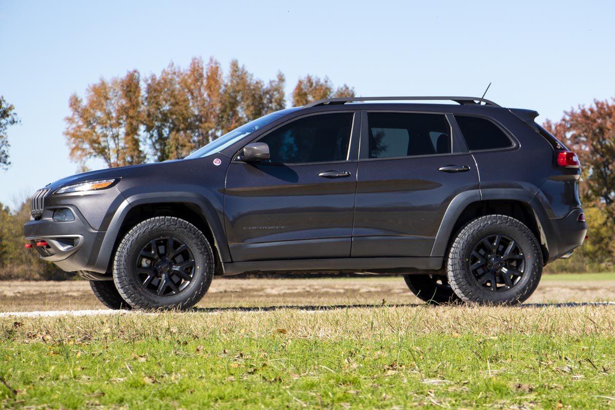 Rough Country 2 Inch Leveling Lift Kit | Jeep Cherokee KL 2WD/4WD (2014-2023)