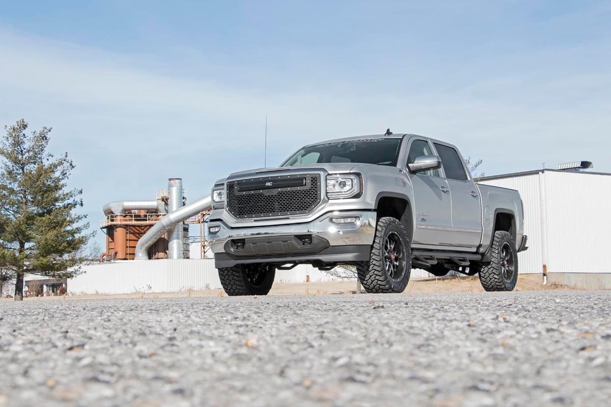 Rough Country 3.5 Inch Lift Kit | Chevy/GMC 1500 4WD (14-18)
