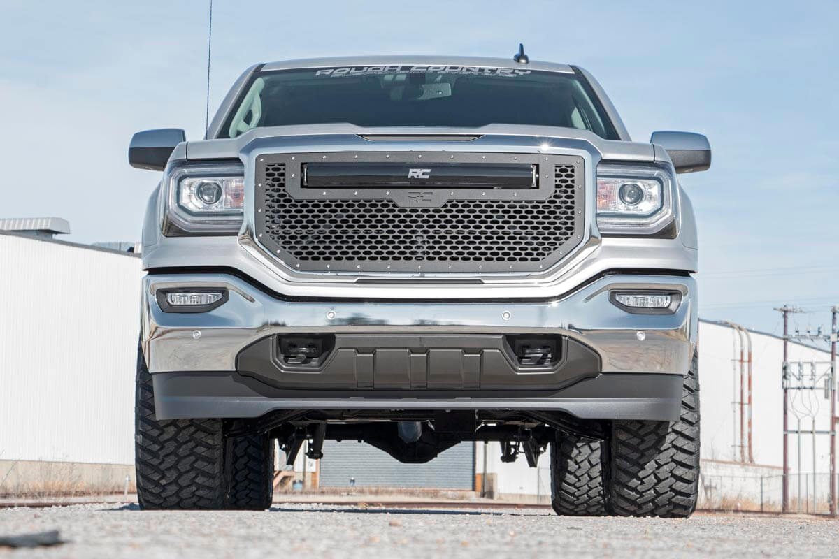 Rough Country 3.5 Inch Lift Kit | Chevy/GMC 1500 4WD (14-18)