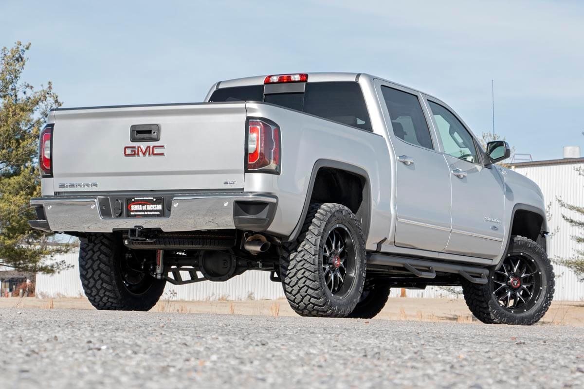 Rough Country 3.5 Inch Lift Kit | Chevy/GMC 1500 4WD (14-18)