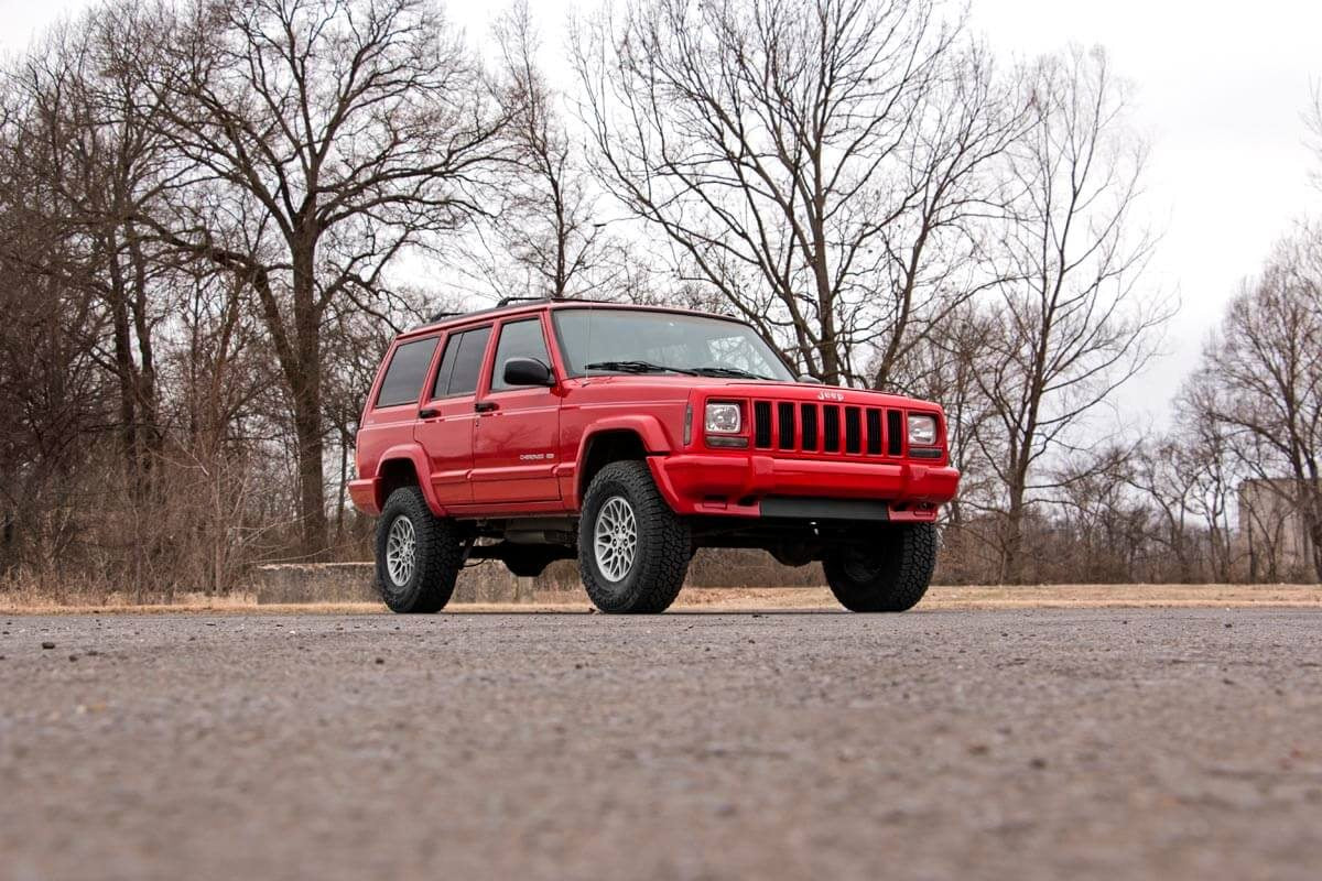 Rough Country 3 Inch Lift Kit | Jeep Cherokee XJ (84-01)