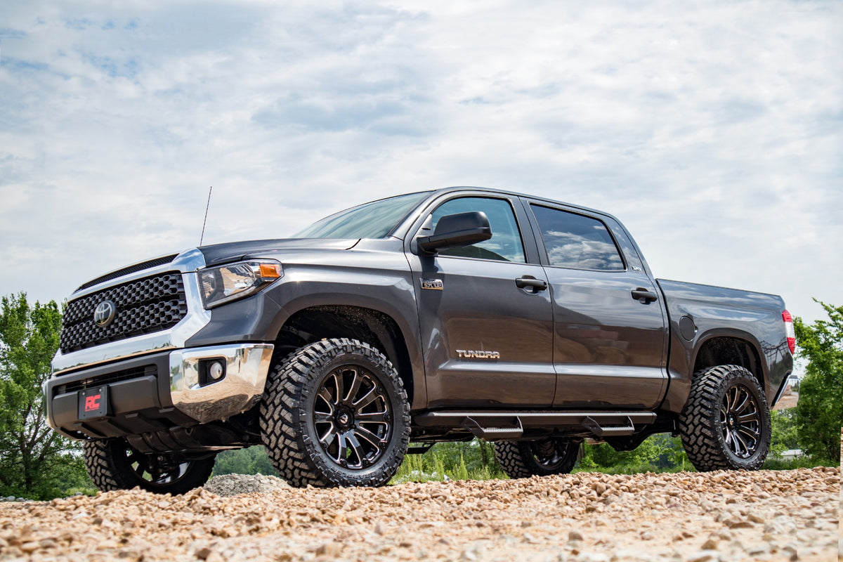 Rough Country M1 Adjustable Leveling Struts | Monotube | 0-2" | Toyota Tundra 4WD (07-21)