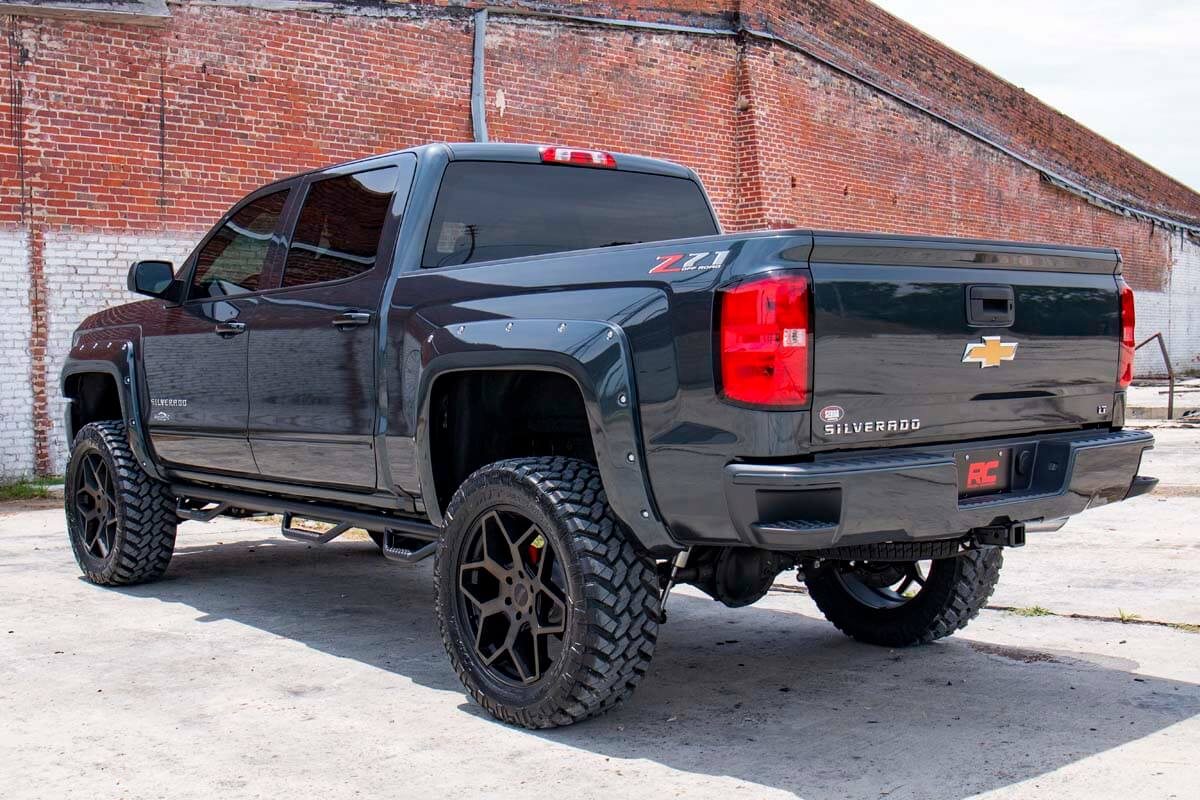 Rough Country 7 Inch Lift Kit | Chevy/GMC 1500 (14-18)