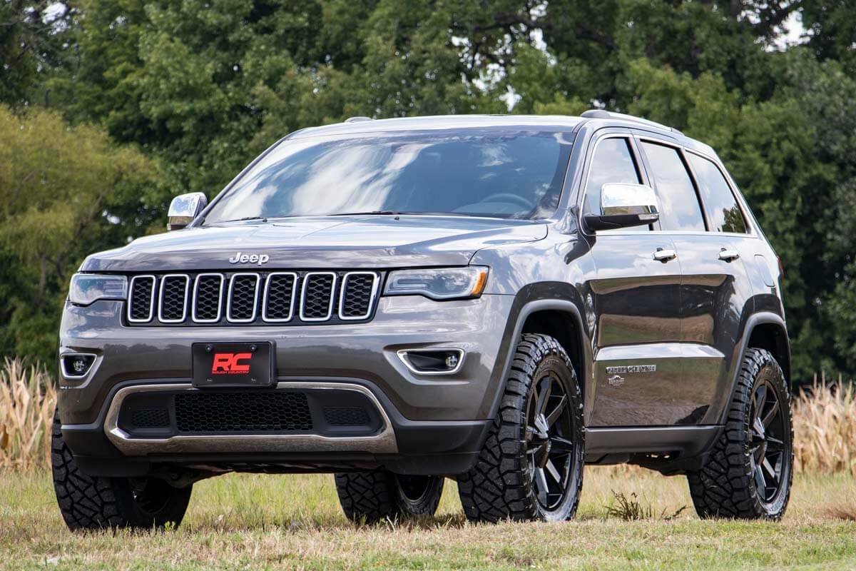 Rough Country 2.5 Inch Lift Kit | N3 Struts | Jeep Grand Cherokee 4WD (2016-2022)