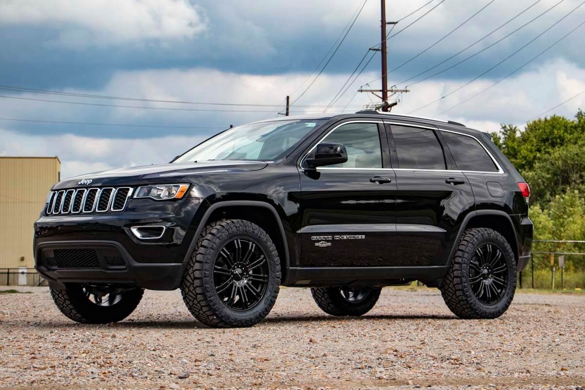 Rough Country 2.5 Inch Lift Kit | N3 Struts | Jeep Grand Cherokee 4WD (2016-2022)