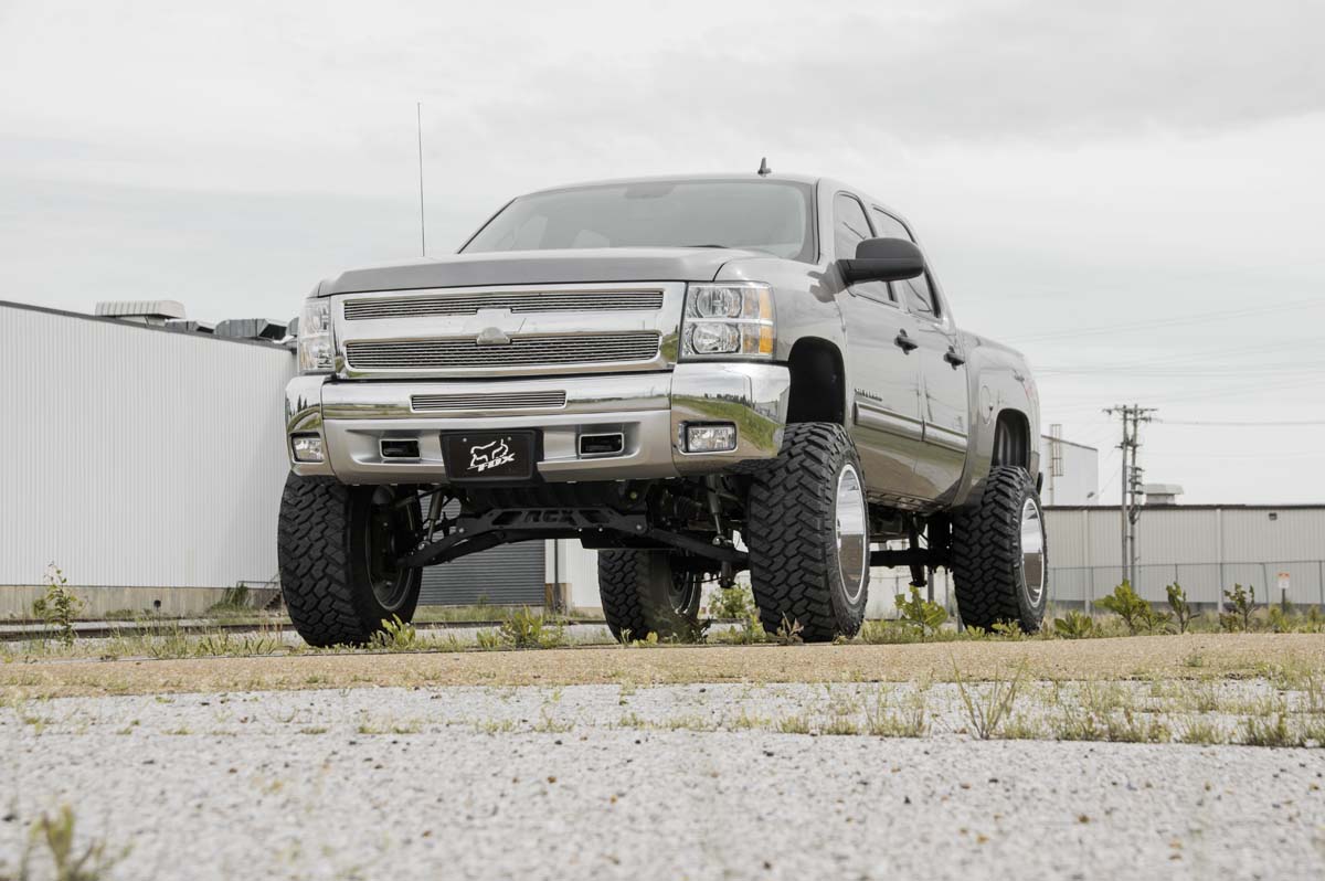 Rough Country 7.5 Inch Lift Kit | Chevy/GMC 1500 4WD (07-13)