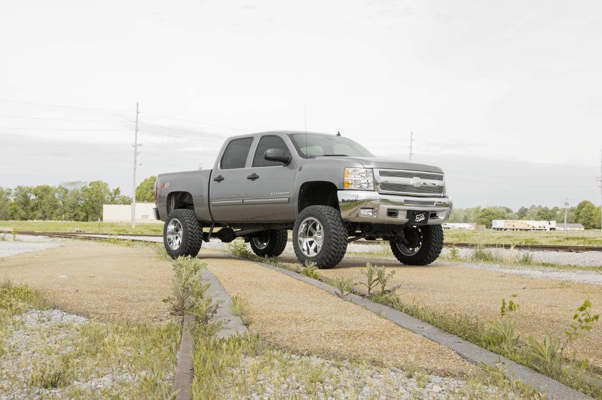 Rough Country 7.5 Inch Lift Kit | Chevy/GMC 1500 4WD (07-13)
