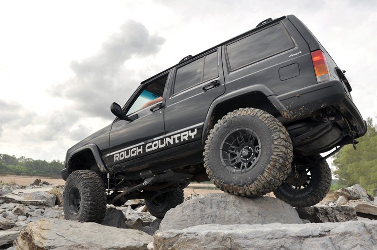 Rough Country 6.5 Inch Lift Kit | Jeep Cherokee XJ 4WD (84-01)