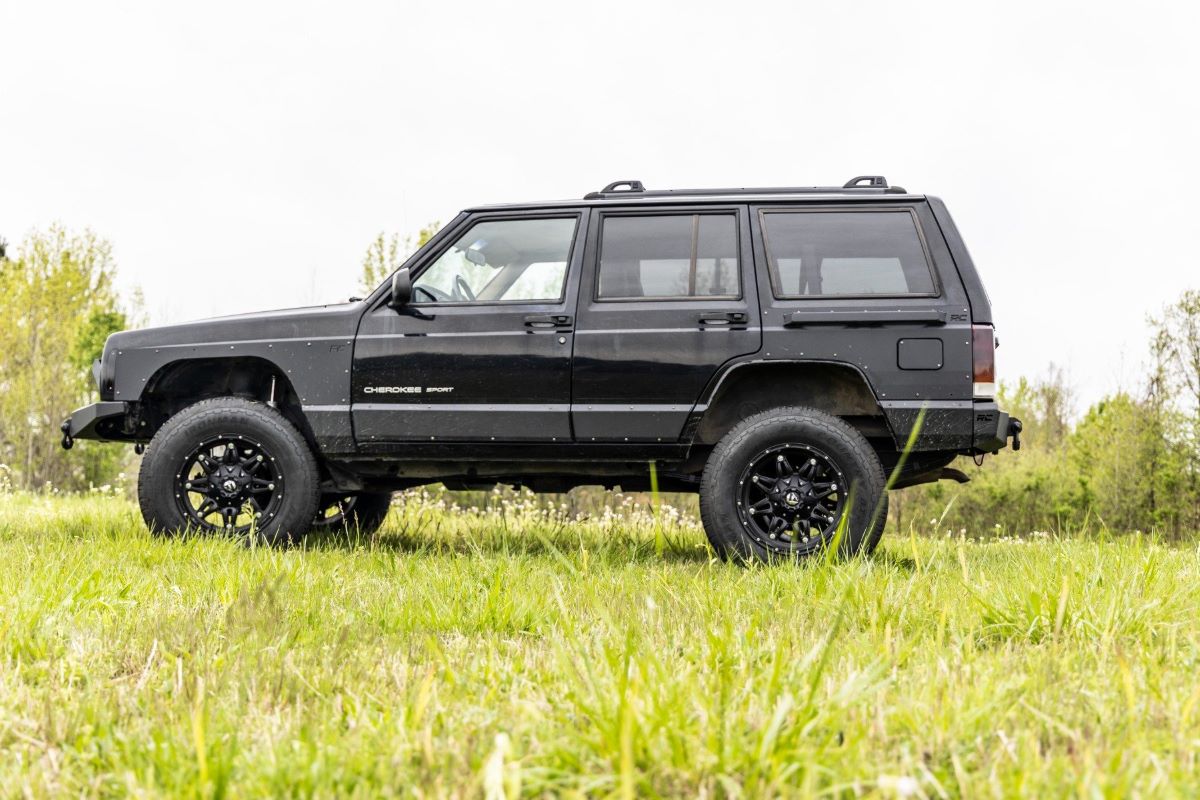 Rough Country 3 Inch Lift Kit | Jeep Cherokee XJ 2WD/4WD (1984-2001)