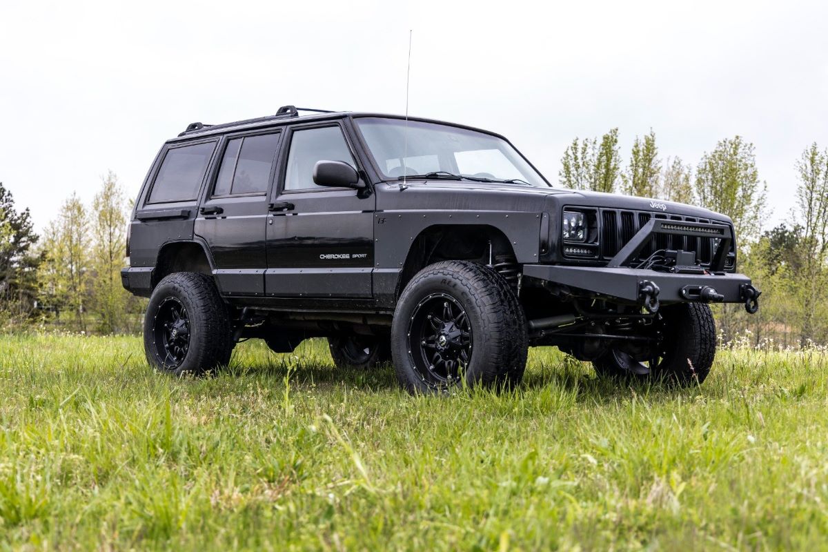 Rough Country 3 Inch Lift Kit | Jeep Cherokee XJ 2WD/4WD (1984-2001)